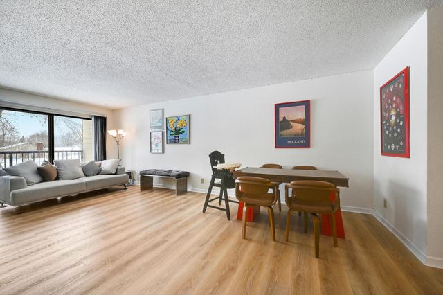 4 Pine Tree Drive 110, Arden Hills, MN 55112