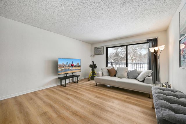 4 Pine Tree Drive 110, Arden Hills, MN 55112