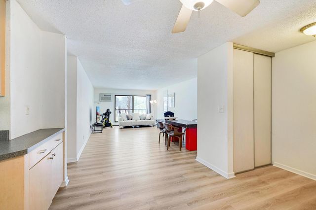 4 Pine Tree Drive 110, Arden Hills, MN 55112