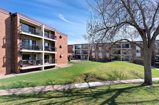 4 Pine Tree Drive 110, Arden Hills, MN 55112