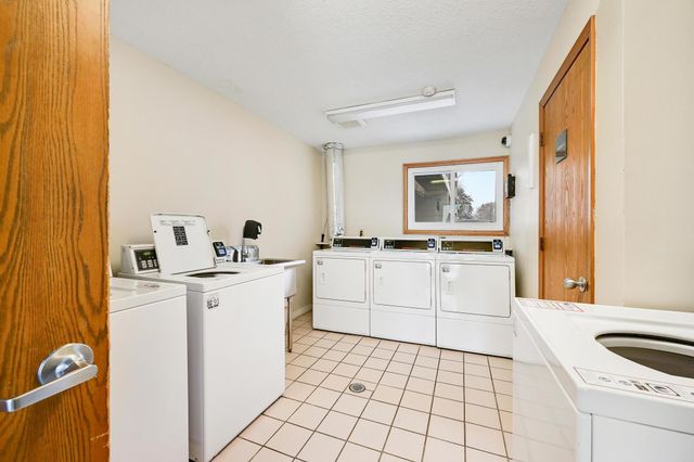 4 Pine Tree Drive 110, Arden Hills, MN 55112