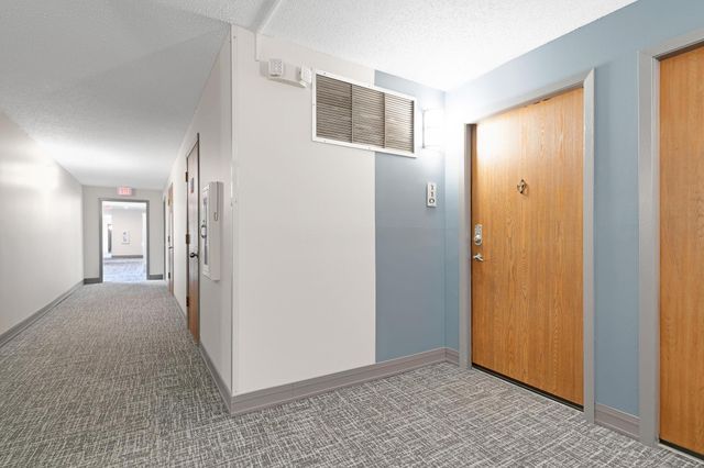 4 Pine Tree Drive 110, Arden Hills, MN 55112