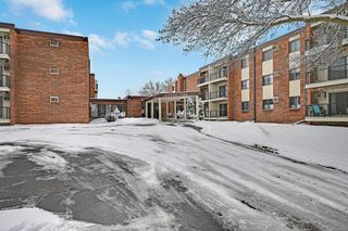 4 Pine Tree Drive 110, Arden Hills, MN 55112