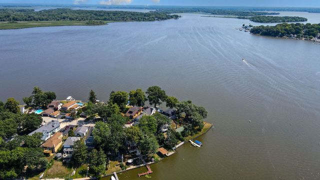 174 Riverside Island Drive, Fox Lake, IL 60020