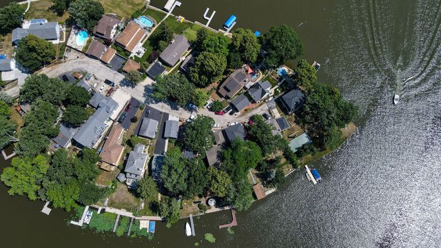 174 Riverside Island Drive, Fox Lake, IL 60020