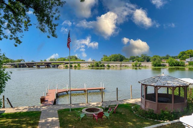 174 Riverside Island Drive, Fox Lake, IL 60020