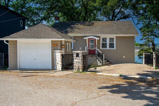 174 Riverside Island Drive, Fox Lake, IL 60020