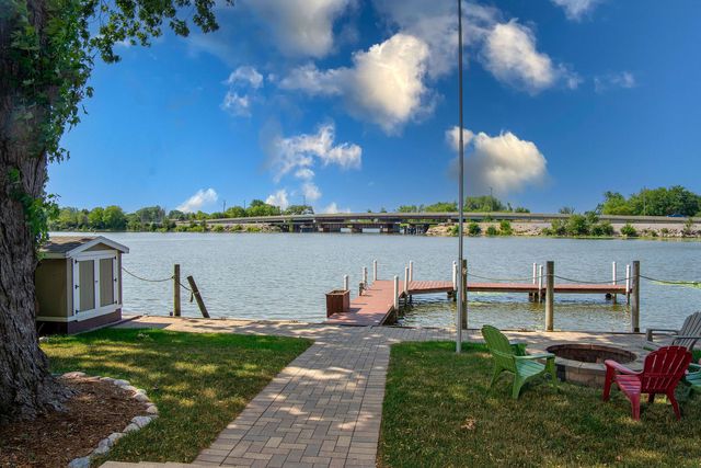 174 Riverside Island Drive, Fox Lake, IL 60020