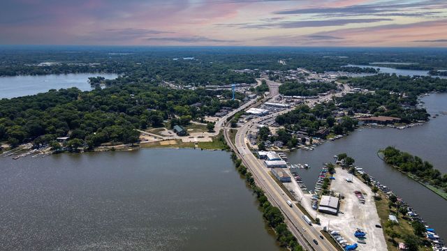 174 Riverside Island Drive, Fox Lake, IL 60020
