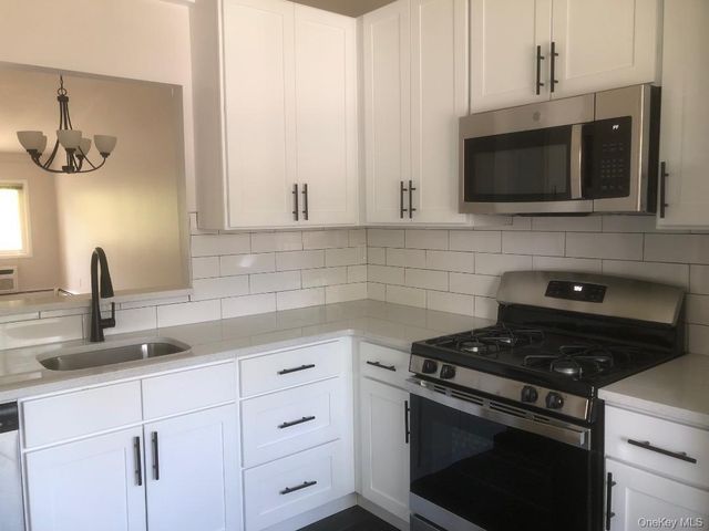 85 N Middletown Road D10, Nanuet, NY 10954