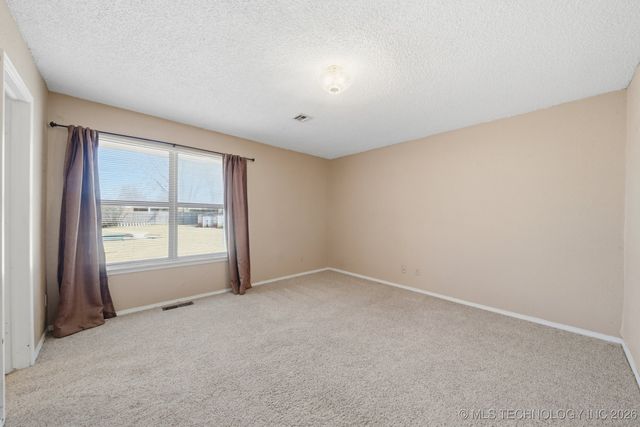 11829 E 80th Place North, Owasso, OK 74055