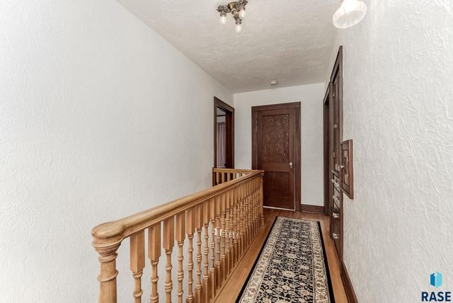 911 S 1st Ave, Sioux Falls, SD 57104