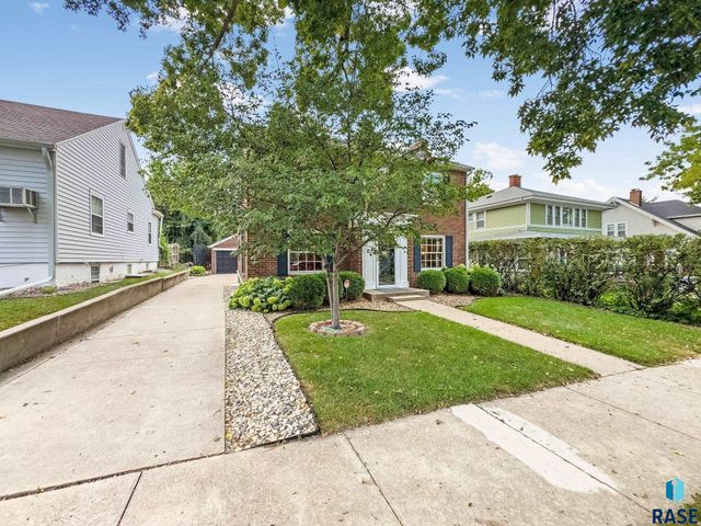 911 S 1st Ave, Sioux Falls, SD 57104