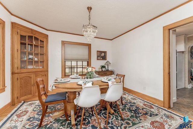 911 S 1st Ave, Sioux Falls, SD 57104
