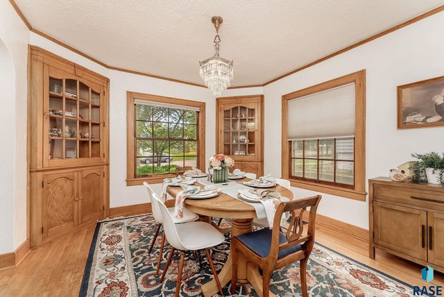 911 S 1st Ave, Sioux Falls, SD 57104