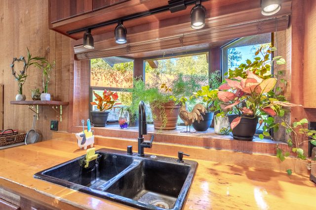 18376 Utility Avenue, Anderson, CA 96007