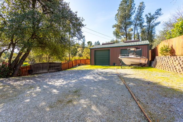 18376 Utility Avenue, Anderson, CA 96007