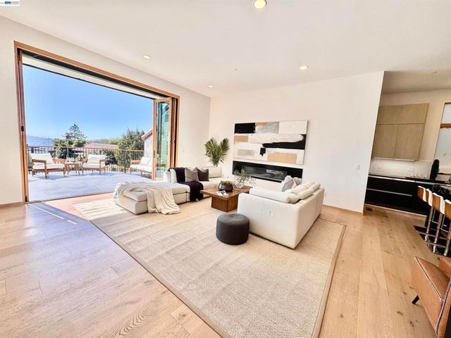 1024 Grizzly Peak Blvd, Berkeley, CA 94708