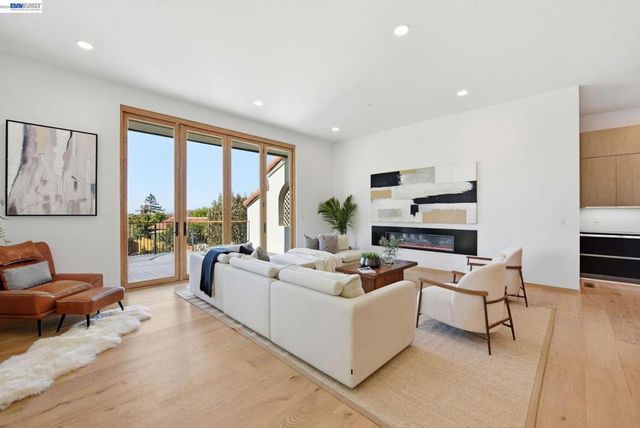 1024 Grizzly Peak Blvd, Berkeley, CA 94708