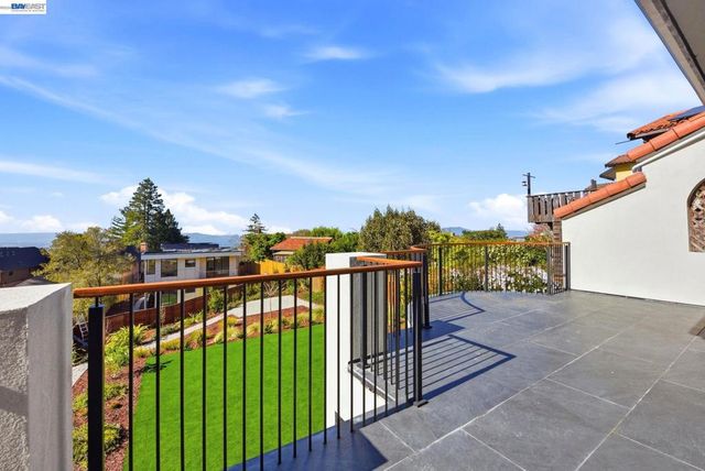 1024 Grizzly Peak Blvd, Berkeley, CA 94708