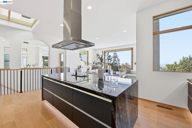 1024 Grizzly Peak Blvd, Berkeley, CA 94708