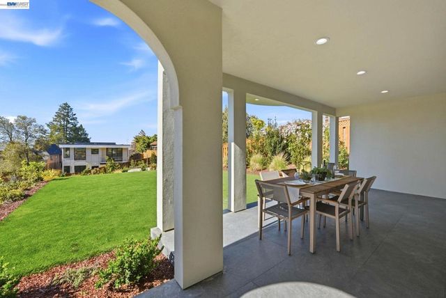 1024 Grizzly Peak Blvd, Berkeley, CA 94708