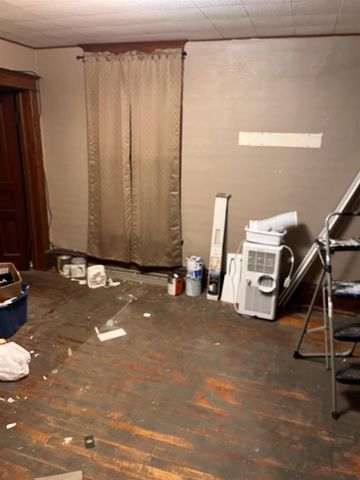 305 E STATE STREET, Iola, WI 54945