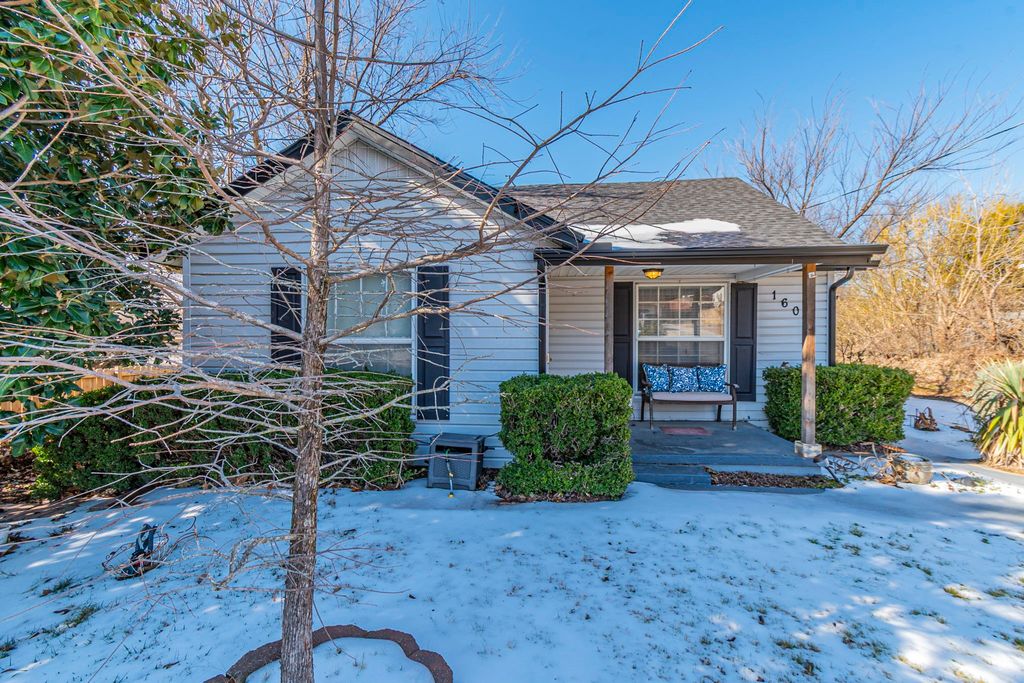 1605 Franklin Street, Weatherford, TX 76086