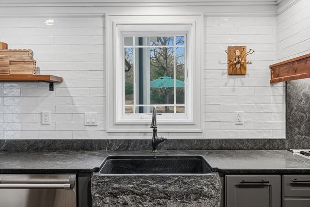 158 Pinecrest Rd, Litchfield, NH 03052