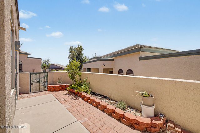 2423 W Via Di Silvio, Tucson, AZ 85741