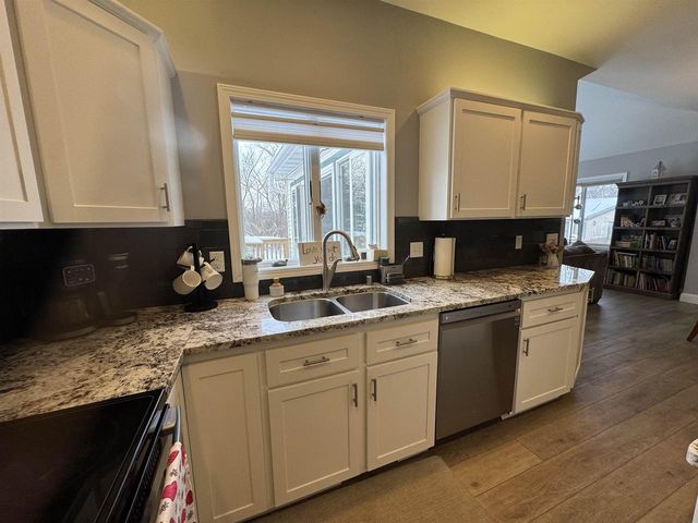 1270 McMahon Drive, Sun Prairie, WI 53590