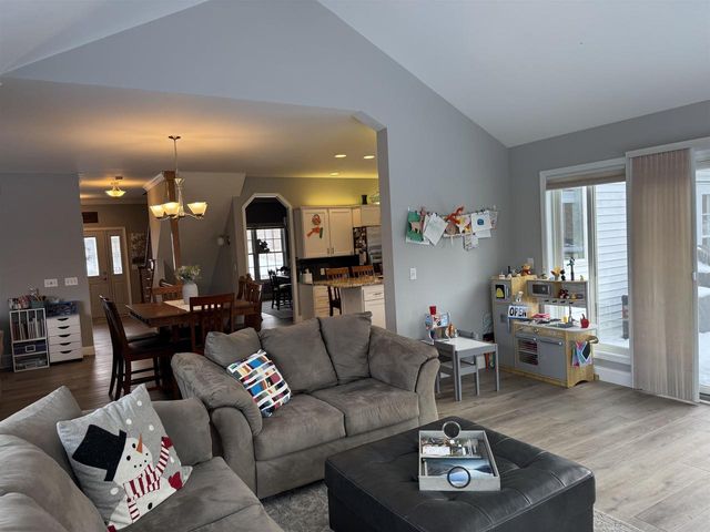 1270 McMahon Drive, Sun Prairie, WI 53590