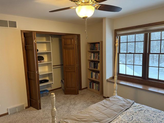 1270 McMahon Drive, Sun Prairie, WI 53590