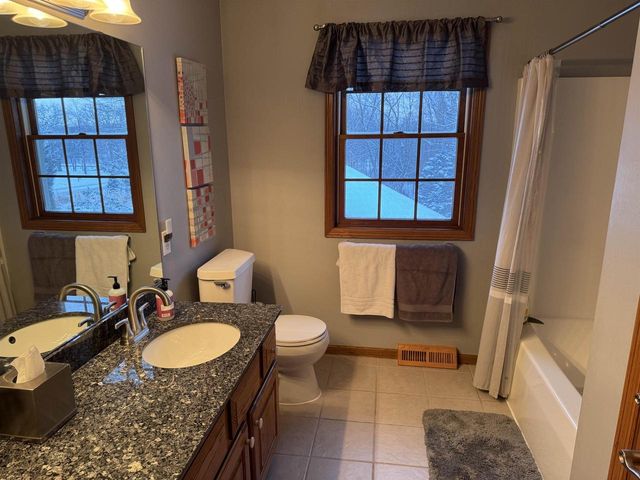 1270 McMahon Drive, Sun Prairie, WI 53590