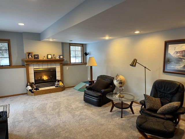 1270 McMahon Drive, Sun Prairie, WI 53590