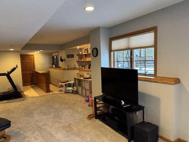 1270 McMahon Drive, Sun Prairie, WI 53590