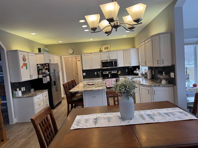 1270 McMahon Drive, Sun Prairie, WI 53590