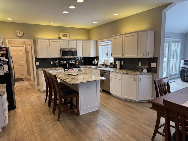 1270 McMahon Drive, Sun Prairie, WI 53590