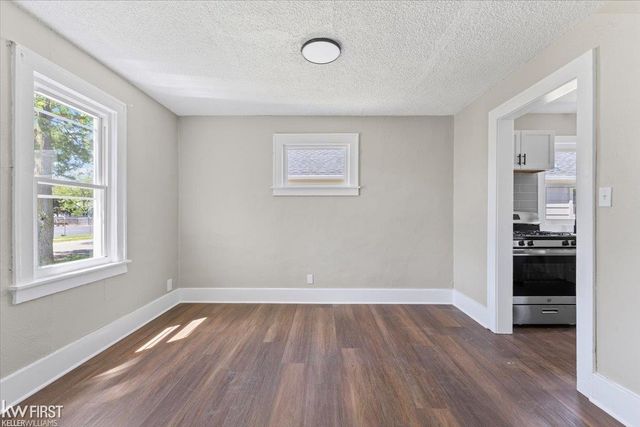 920 Premont Avenue, Waterford, MI 48328