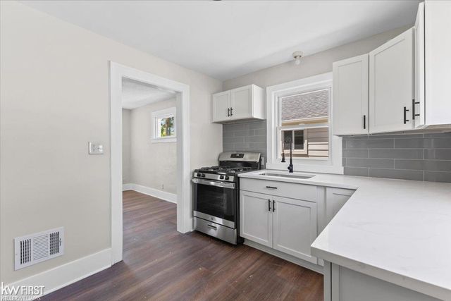 920 Premont Avenue, Waterford, MI 48328