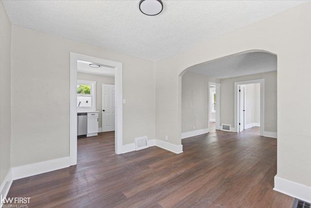 920 Premont Avenue, Waterford, MI 48328