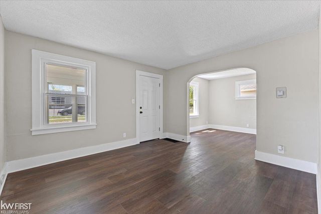 920 Premont Avenue, Waterford, MI 48328