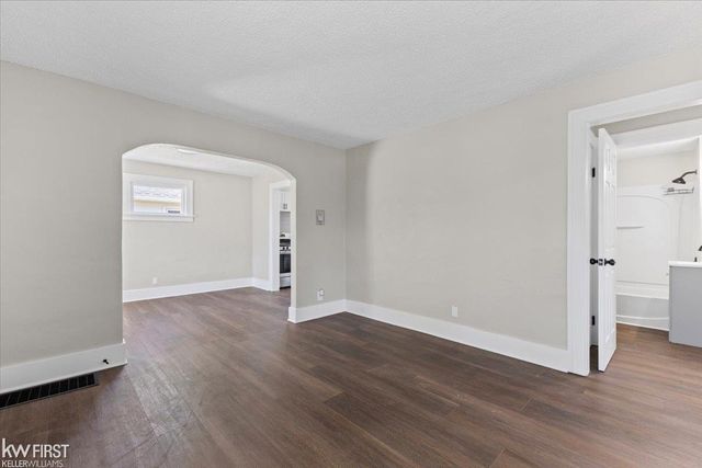 920 Premont Avenue, Waterford, MI 48328