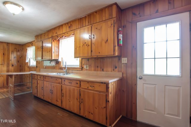863 V I Ranch Road, Bristol, TN 37620