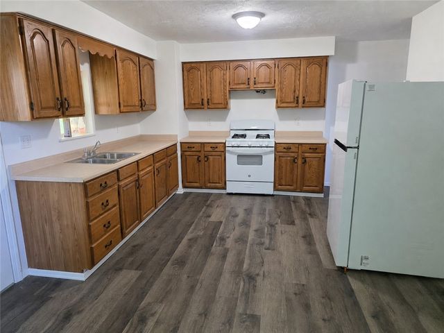 726 E 9th Ave, Munhall, PA 15120