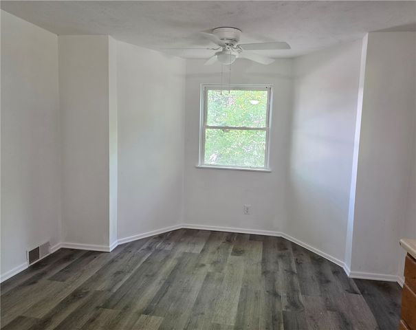 726 E 9th Ave, Munhall, PA 15120