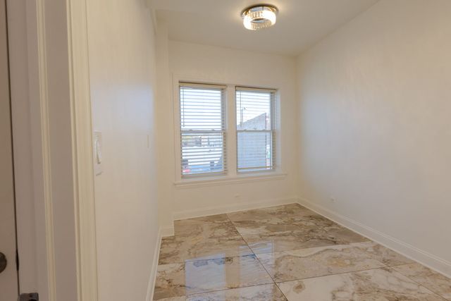 6712 N Clark Street 2, Chicago, IL 60626