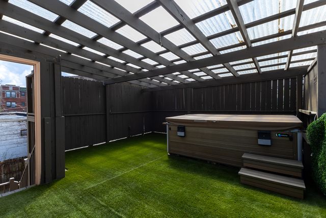 6712 N Clark Street 2, Chicago, IL 60626