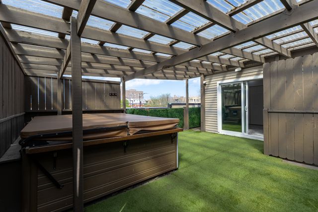 6712 N Clark Street 2, Chicago, IL 60626