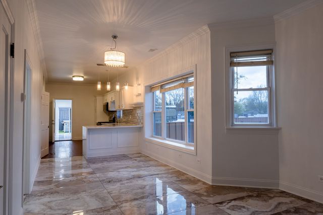 6712 N Clark Street 2, Chicago, IL 60626